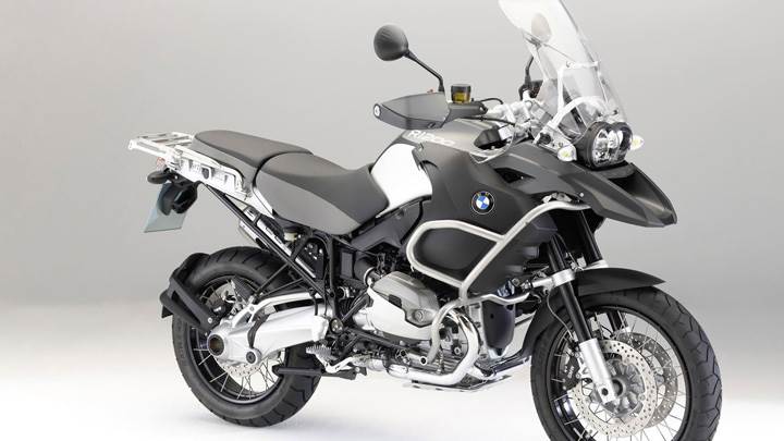 BMW R1200 Side Front Pose In Grey